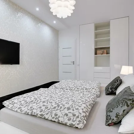 Beautiful Seaside View - 4 Oceans Premium Apartment *