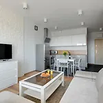 Apartment Beautiful Seaside View - 4 Oceans Premium *