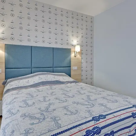 Beautiful Seaside View - 4 Oceans Premium Daire