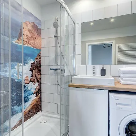 Beautiful Seaside View - 4 Oceans Premium Apartment