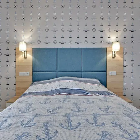 Beautiful Seaside View - 4 Oceans Premium Apartment