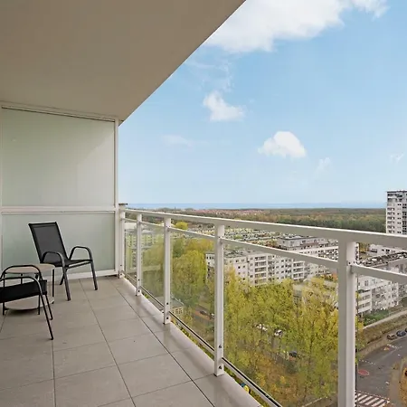 Beautiful Seaside View - 4 Oceans Premium *