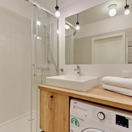 Apartment Beautiful Seaside View - 4 Oceans Premium *