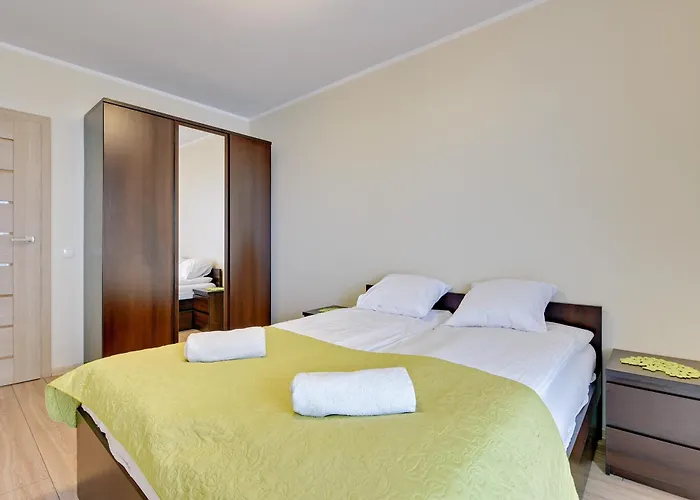 Beautiful Seaside View - 4 Oceans Premium Apartament