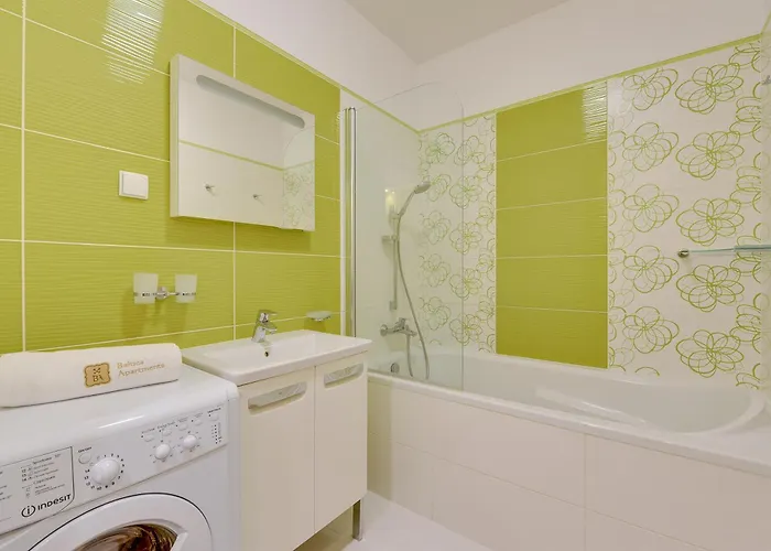 Beautiful Seaside View - 4 Oceans Premium