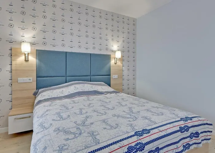Beautiful Seaside View - 4 Oceans Premium Apartament