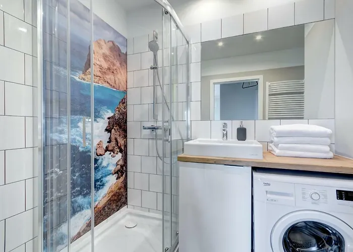 Beautiful Seaside View - 4 Oceans Premium Apartament