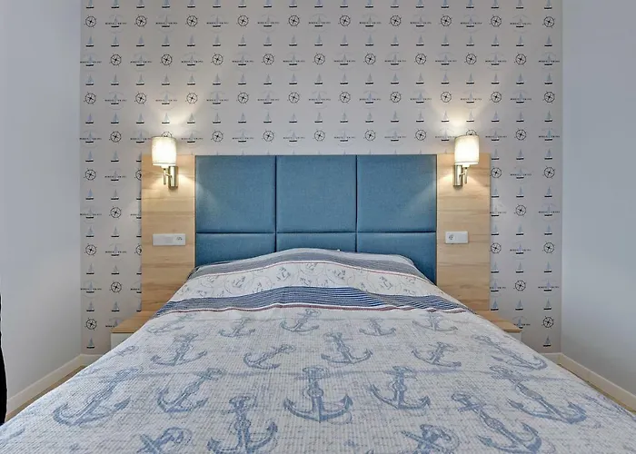 Beautiful Seaside View - 4 Oceans Premium Apartament