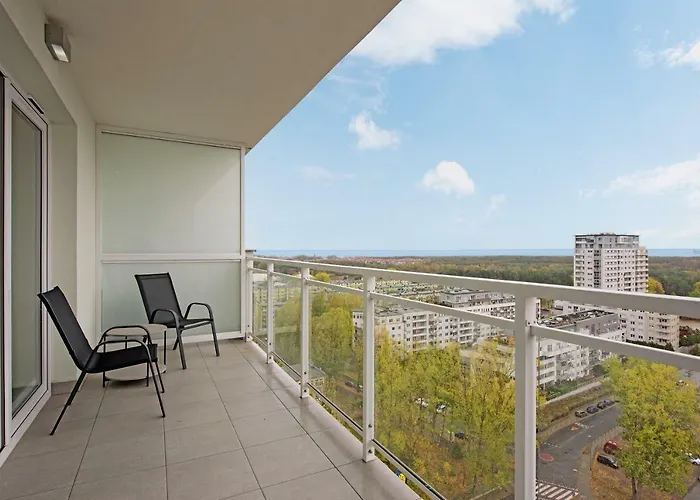 Beautiful Seaside View - 4 Oceans Premium *