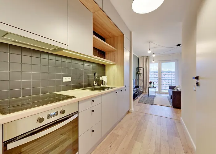 Beautiful Seaside View - 4 Oceans Premium Apartament *