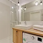 Apartment Beautiful Seaside View - 4 Oceans Premium *